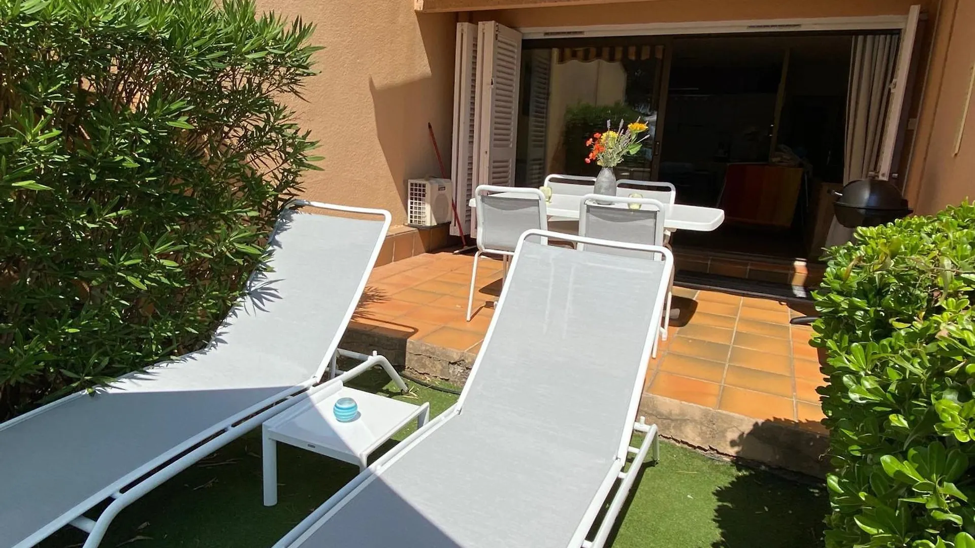 Superbe T2 Climatise Avec Piscine A Sainte-Maxime - Fr-1-780-59 Apartment France